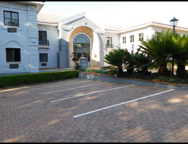 2,355M² OFFICE TO LET IN HYDE PARK